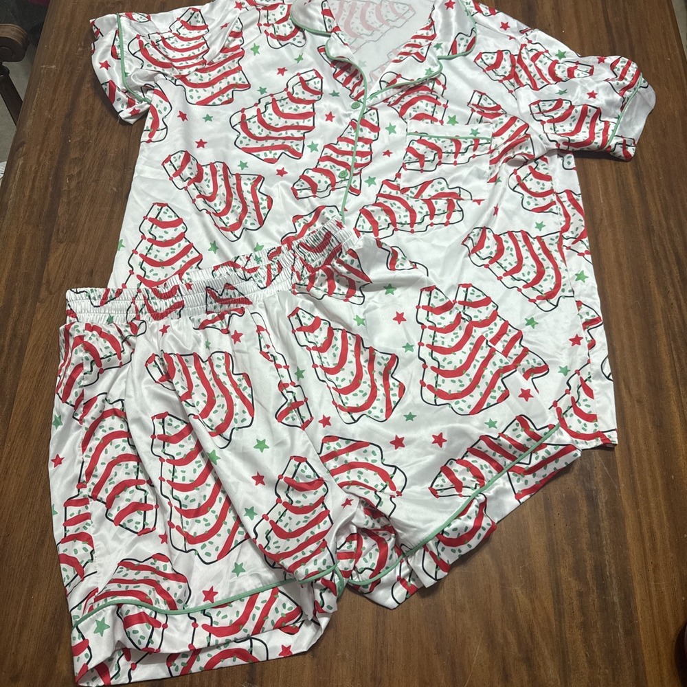 SheShow Little Debbie Christmas Tree Cake Pajamas Women's 2-Piece Size Large